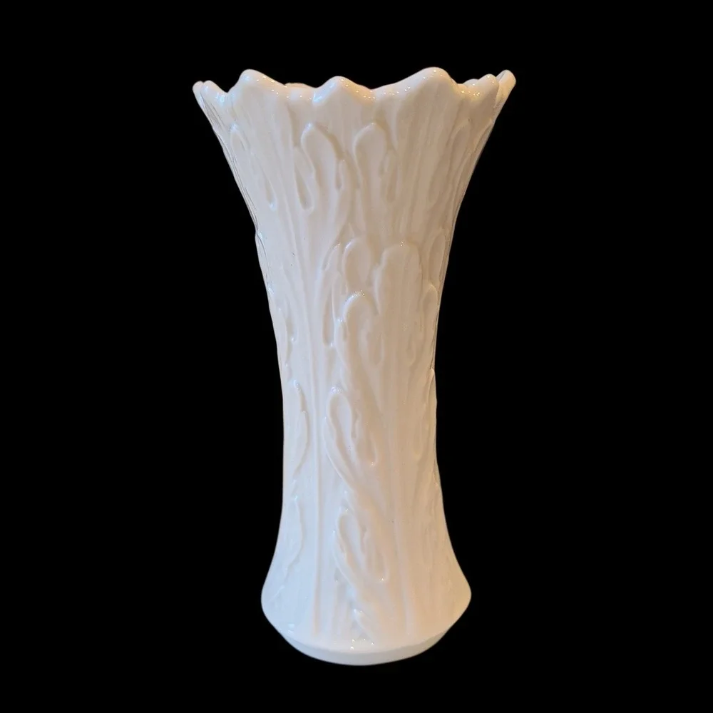 Vintage Lenox Ivory Woodland Acanthus Leaf Vase Scalloped Rim 6 Inch USA